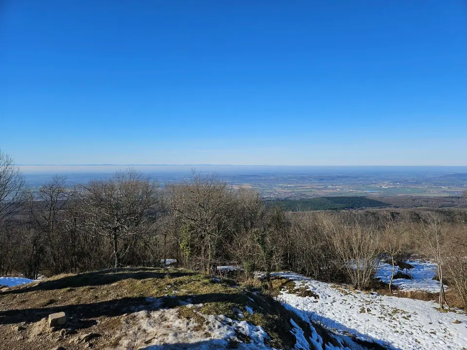 La plaine de l'Ain à perte de vue depuis les hauteurs, un matin d'hiver